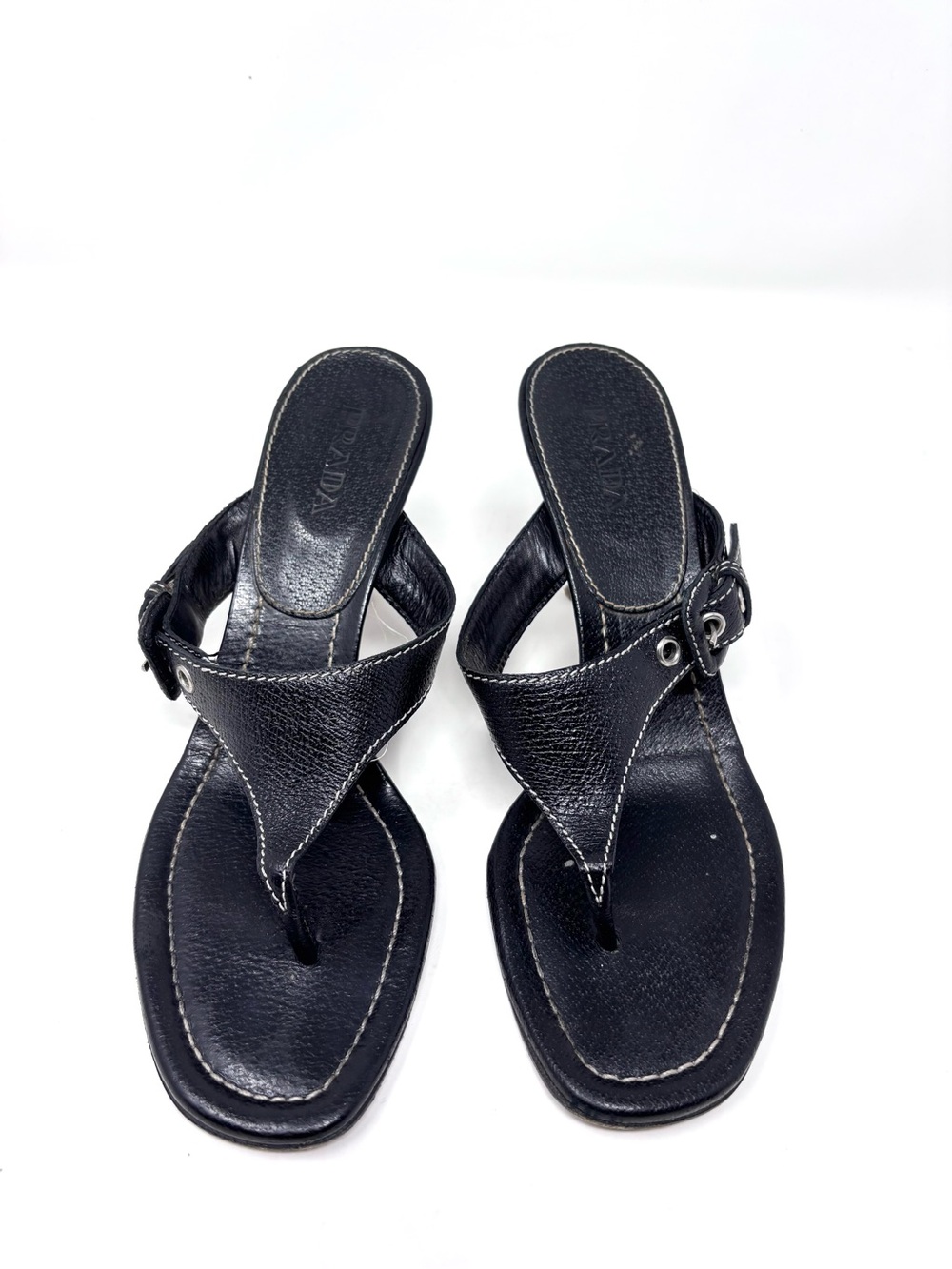 Vintage Prada Black Leather Thong Sandals Buckle T-Strap Kitten Heel size 39 - Picture 3 of 8